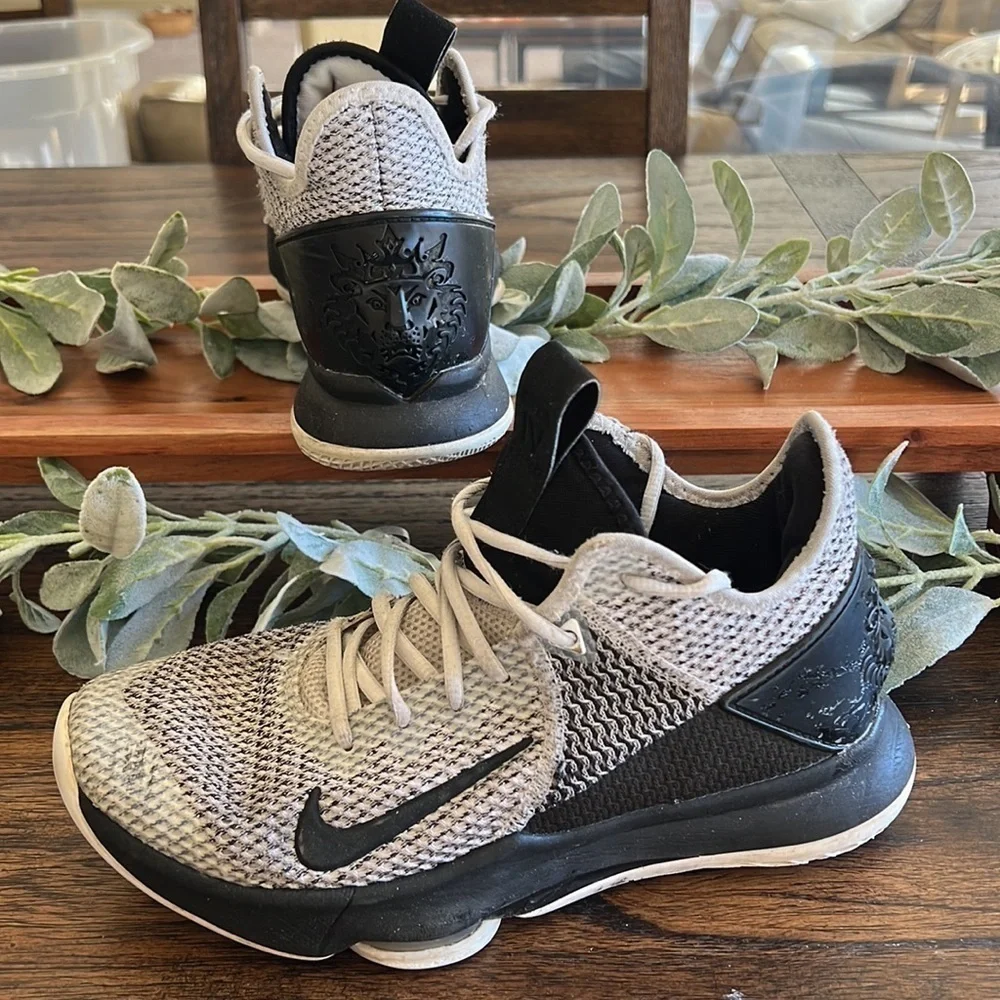 Men's Nike LeBron Witness 4 White Oreo Size 7.5 Basketball Zoom BV7427-1…